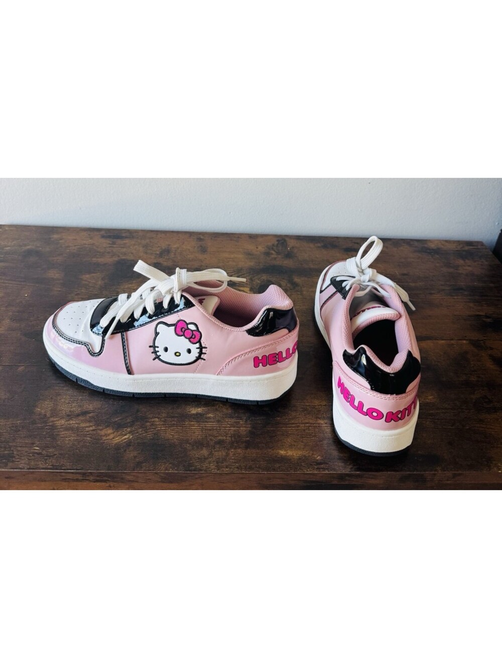 Hello Kitty Womens Size 7-Leather Pink & Black -Casual Athletic Sneakers